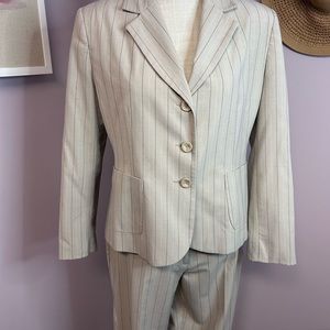 Women’s 2 piece pantsuit. Very nice neutral color with stripe. Size 8 petite